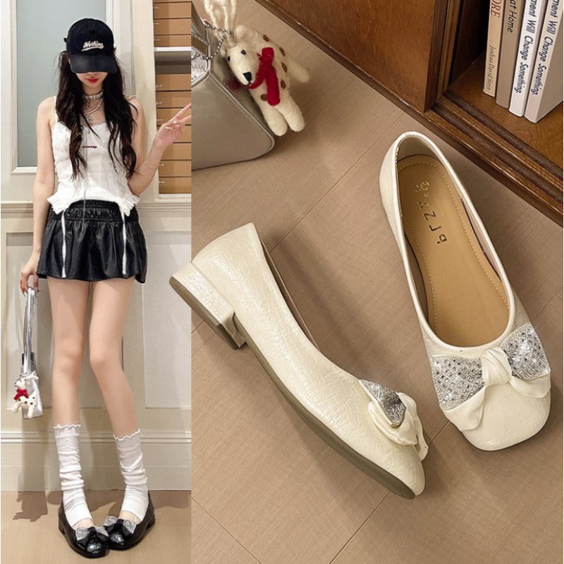 Summer Clothing Trends For Women 2026 - Calçados Femininos Elegantes de Salto Baixo,